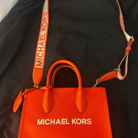 Micheal Kors Bags - Picture 4 of 4